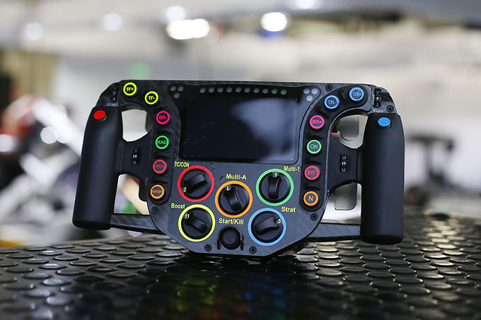 Waar zijn alle 24 knoppen voor op het stuurtje van de LMP1 Porsche 919 Hybrid?